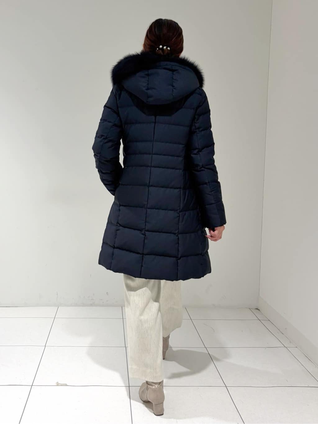 shioriさんの「INDIVI｜【名品／撥水／抗菌防臭】ロング丈リサイクルダウンコート」を使ったコーディネート