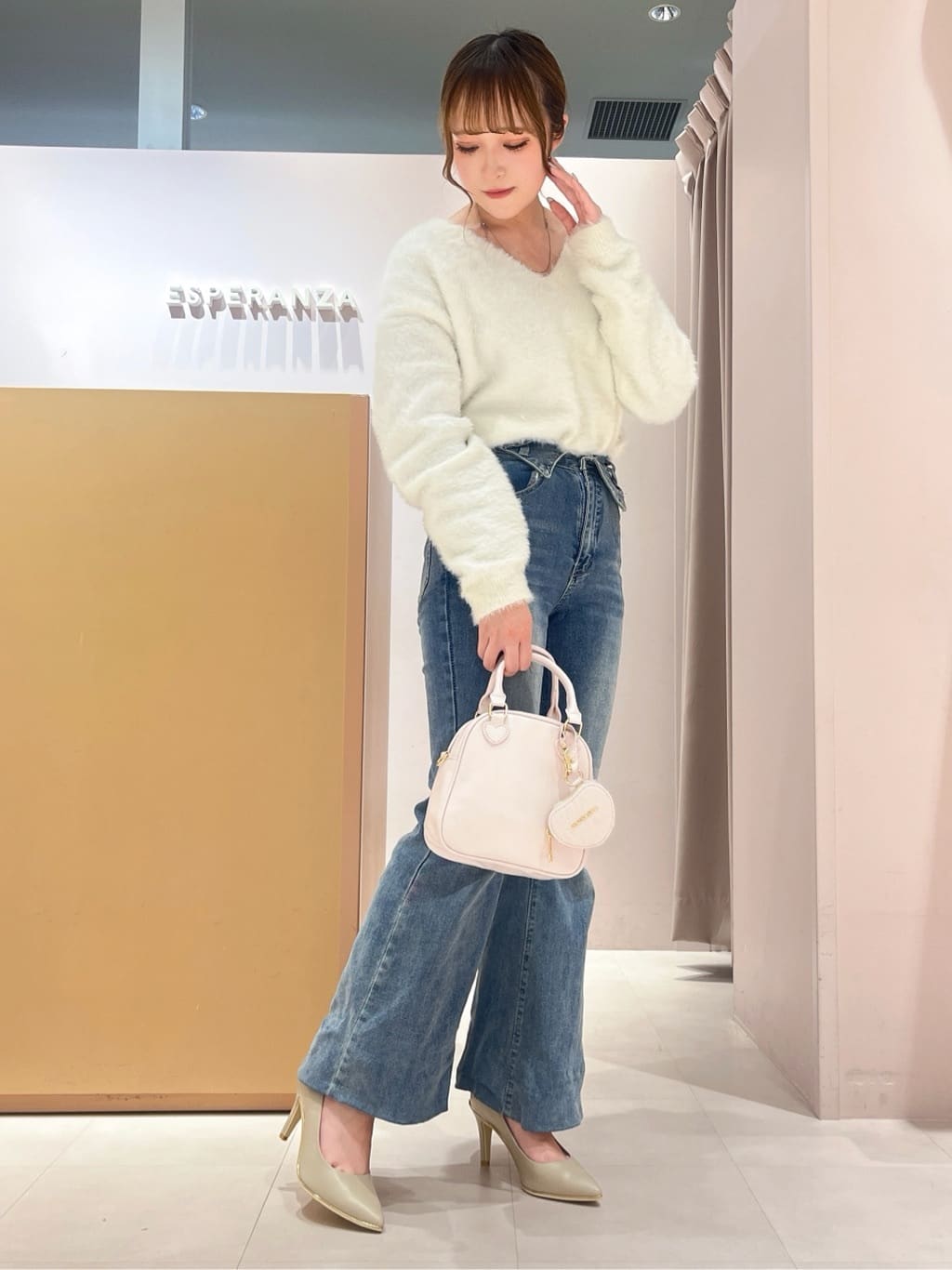 このかさんの「ESPERANZA｜【レイン対応/12時間パンプス】約8.5cm　歩きやすくて疲れにくい」を使ったコーディネート