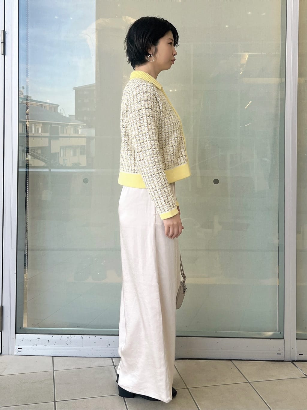yo-koさんの「OPAQUE.CLIP｜サテンイージーワイドパンツ【洗濯機OK】」を使ったコーディネート