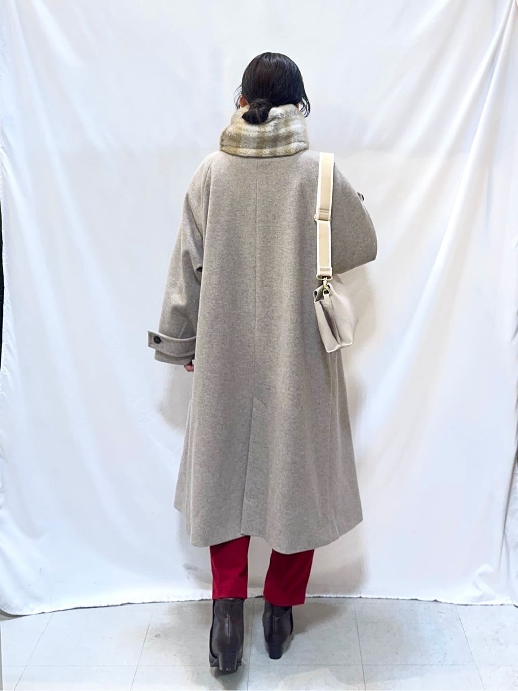 𝐇𝐢𝐫𝐨𝐦𝐢さんの「SHOO･LA･RUE｜【洗濯機可/S-LL】美脚見え あったか裏起毛 テーパードパンツ」を使ったコーディネート