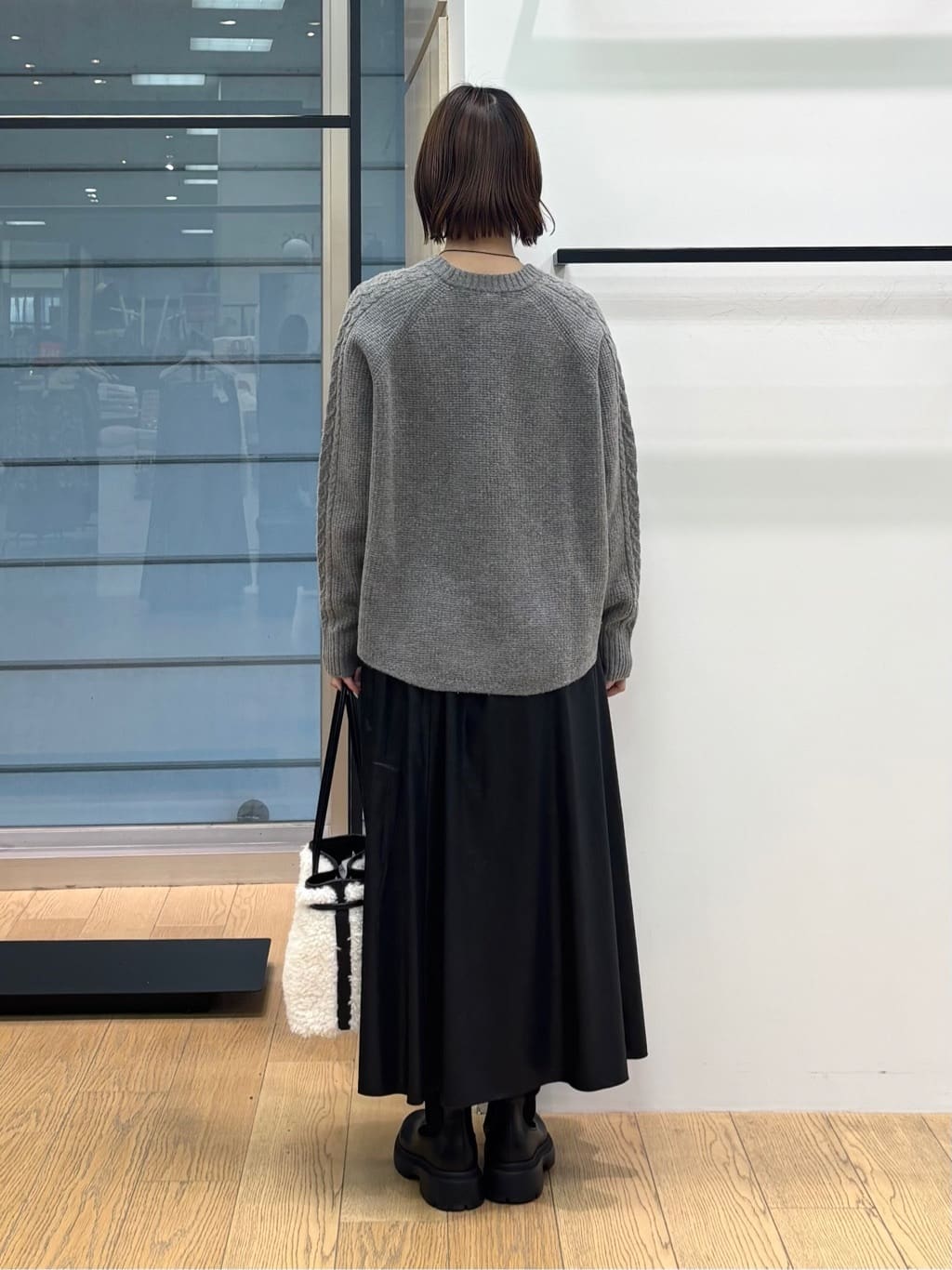 asamiさんの「INDIVI｜【洗える】ケーブルデザイン ラウンドヘムニット」を使ったコーディネート