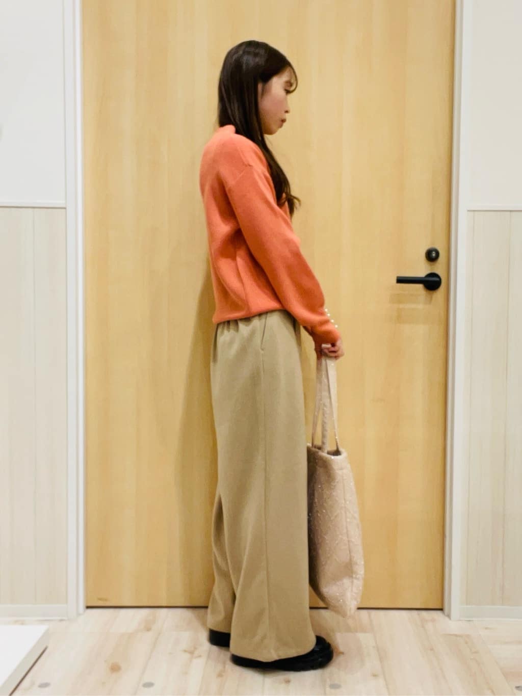 minamiさんの「SHOO･LA･RUE｜【毛玉になりにくい/洗濯機可/S-LL】お袖パールの上品ニット」を使ったコーディネート