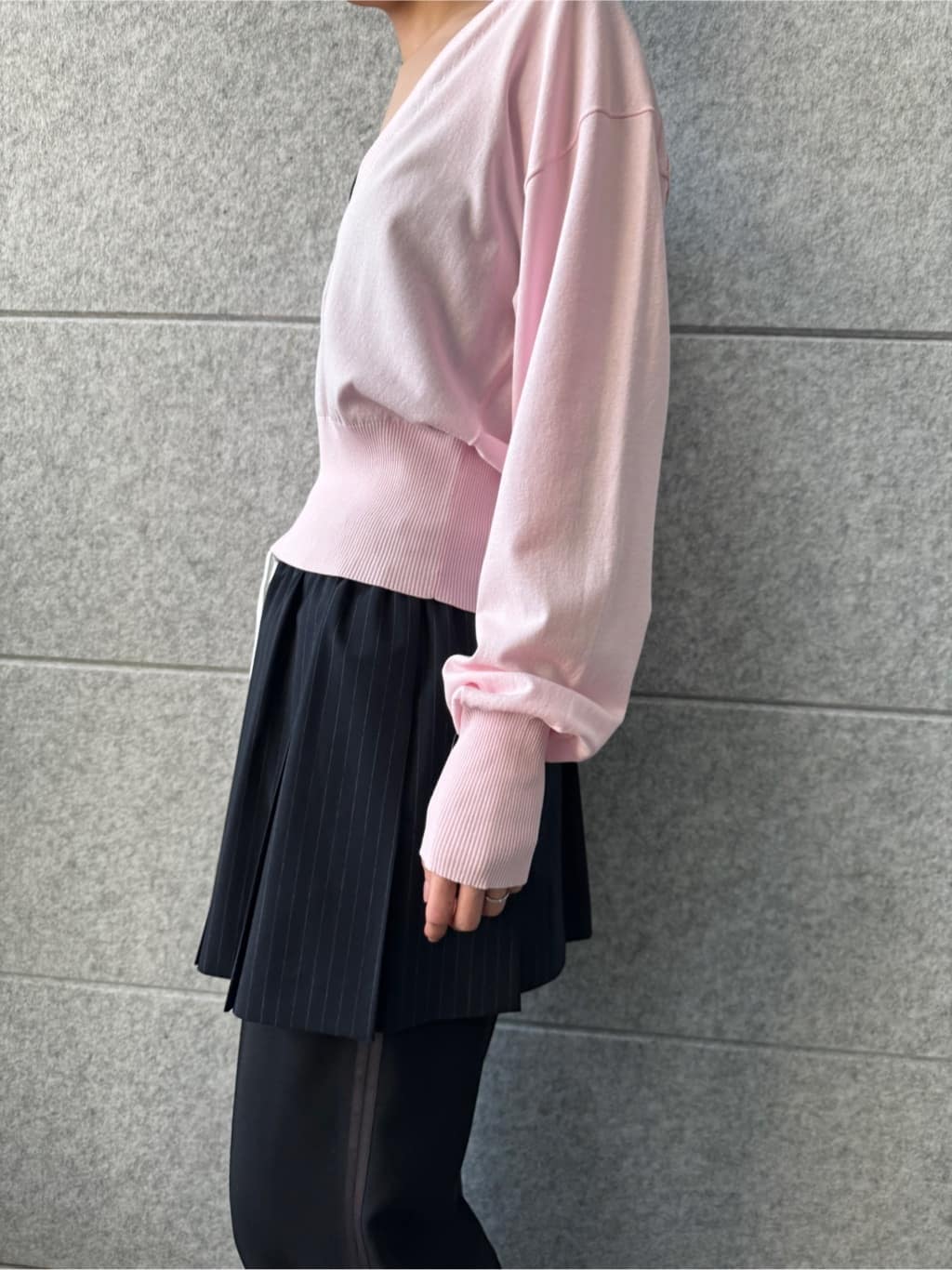 uchi__yamaさんの「CODE A｜V pullover knit」を使ったコーディネート