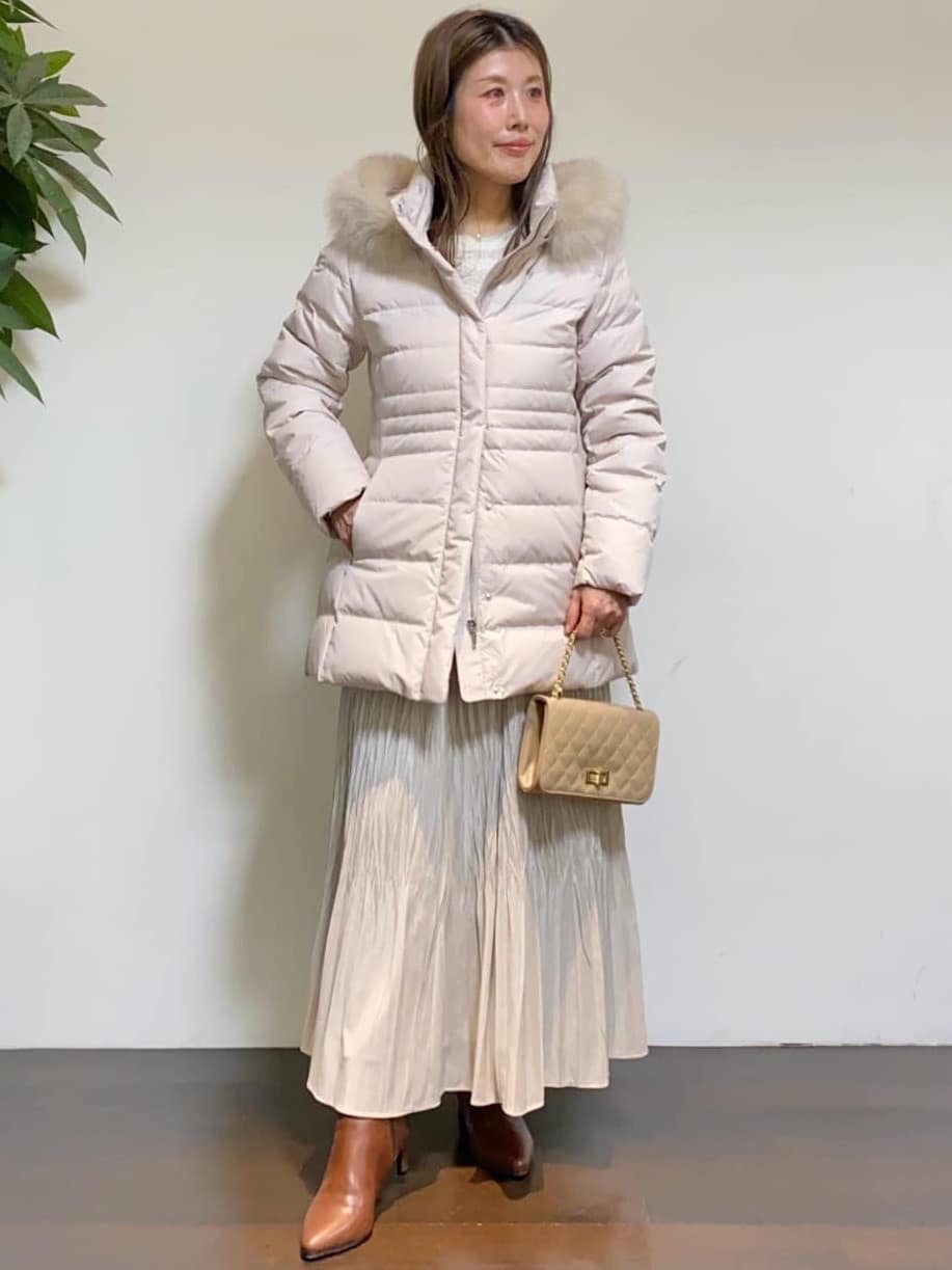 tomoさんの「UNTITLED｜【はっ水機能/フード取り外し可】ミディダウンコート」を使ったコーディネート