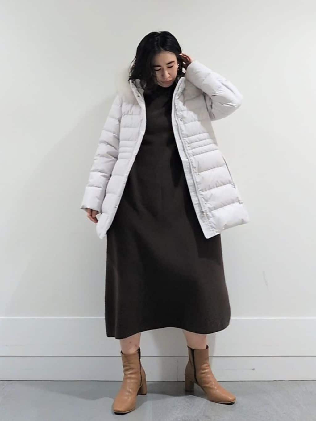 ミズタさんの「UNTITLED｜【ロング丈/ゆったりシルエット】テントライン ニットワンピース」を使ったコーディネート