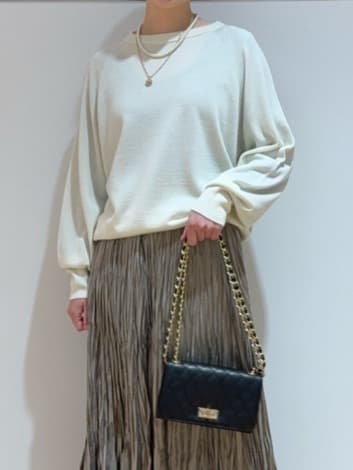 あやさんの「UNTITLED｜【8色展開／コンパクト丈】レーヨン混 コクーンニット」を使ったコーディネート