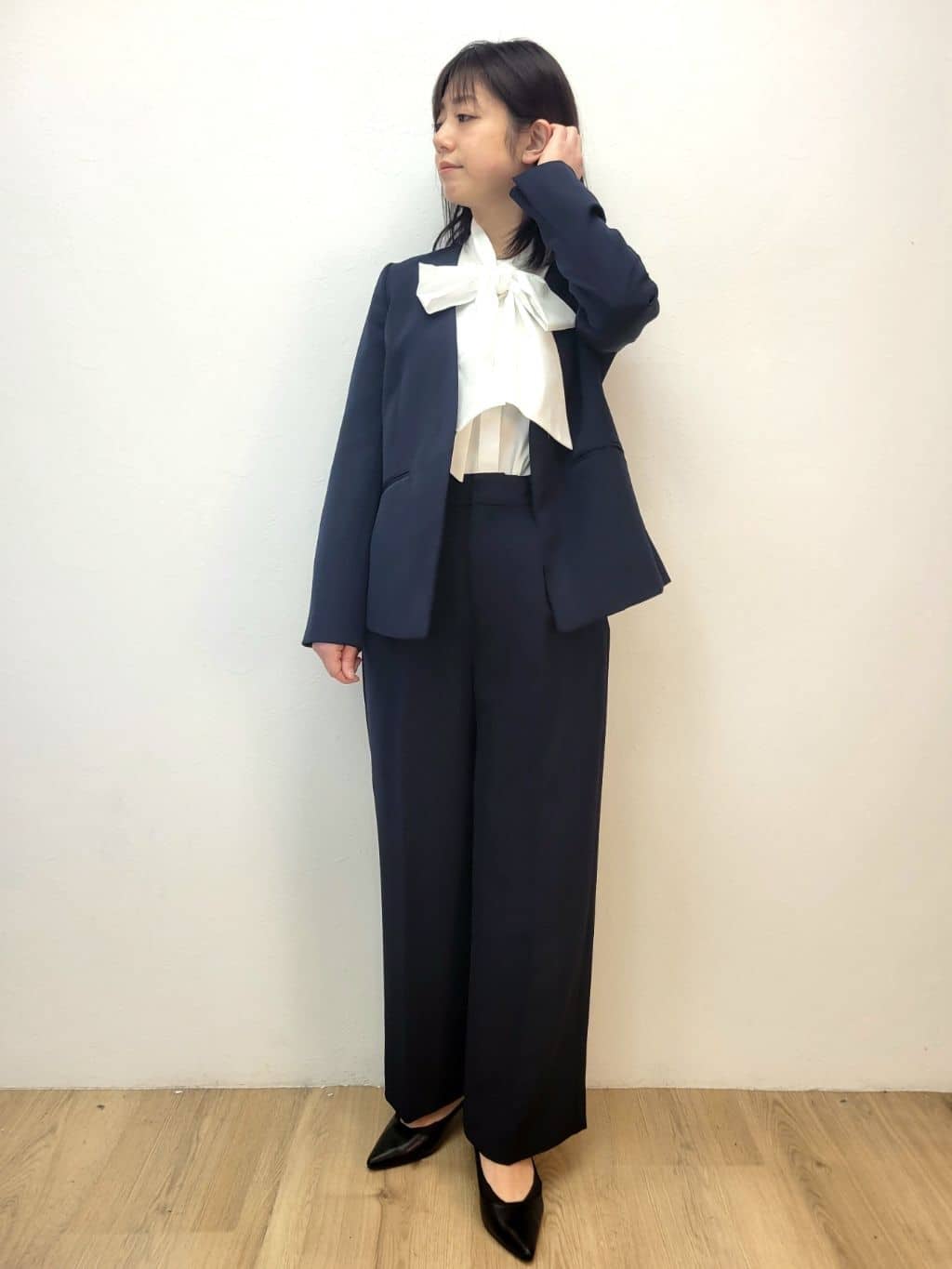 LISAさんの「OPAQUE.CLIP｜《通勤／セットアップ対応》 Vネックジャケット／ダブルクロス【洗濯機OK】」を使ったコーディネート