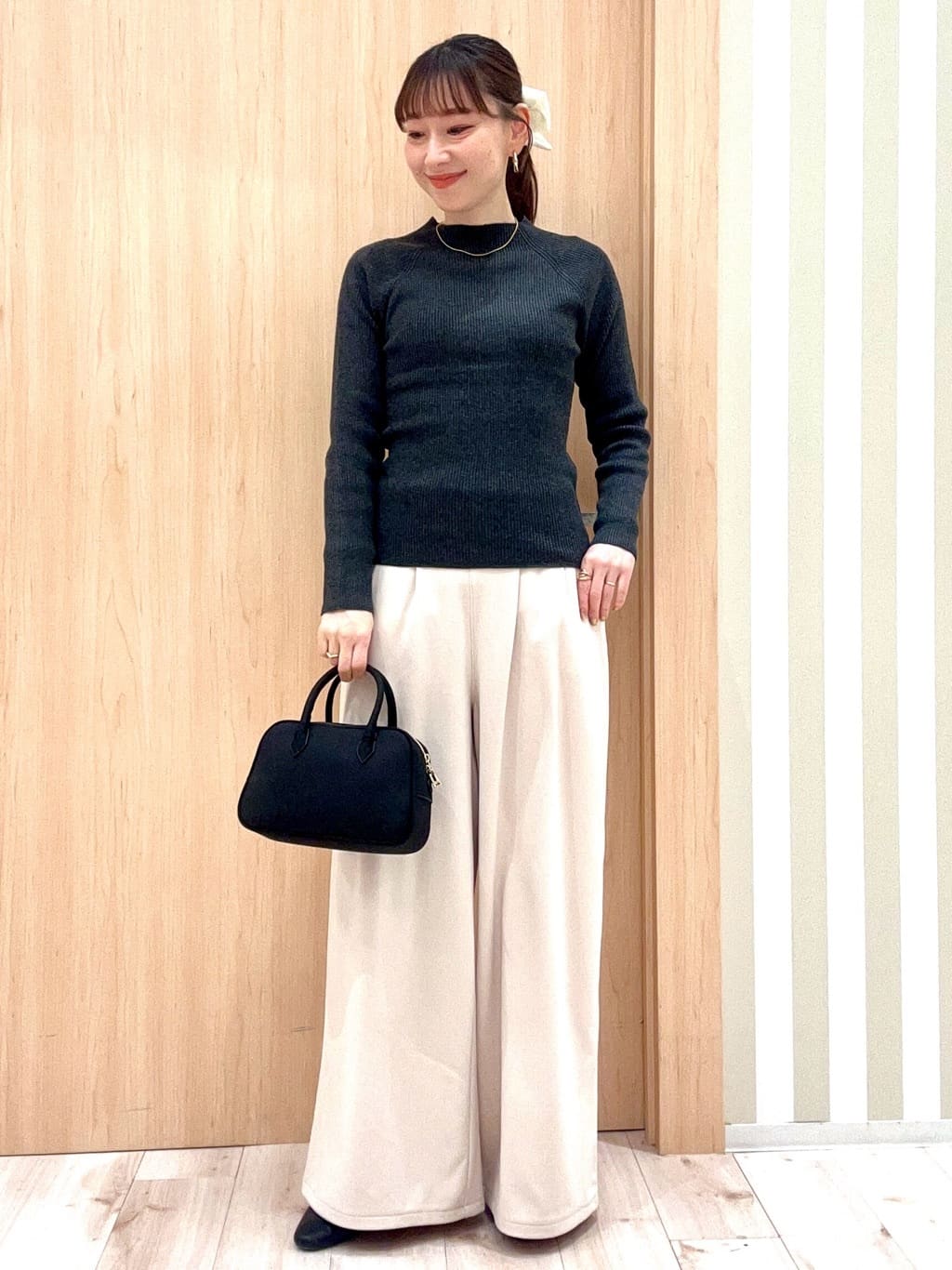 ririさんの「SHOO･LA･RUE｜【着丈選べる/きっと虜になる】あったかもちもち ワイドパンツ」を使ったコーディネート