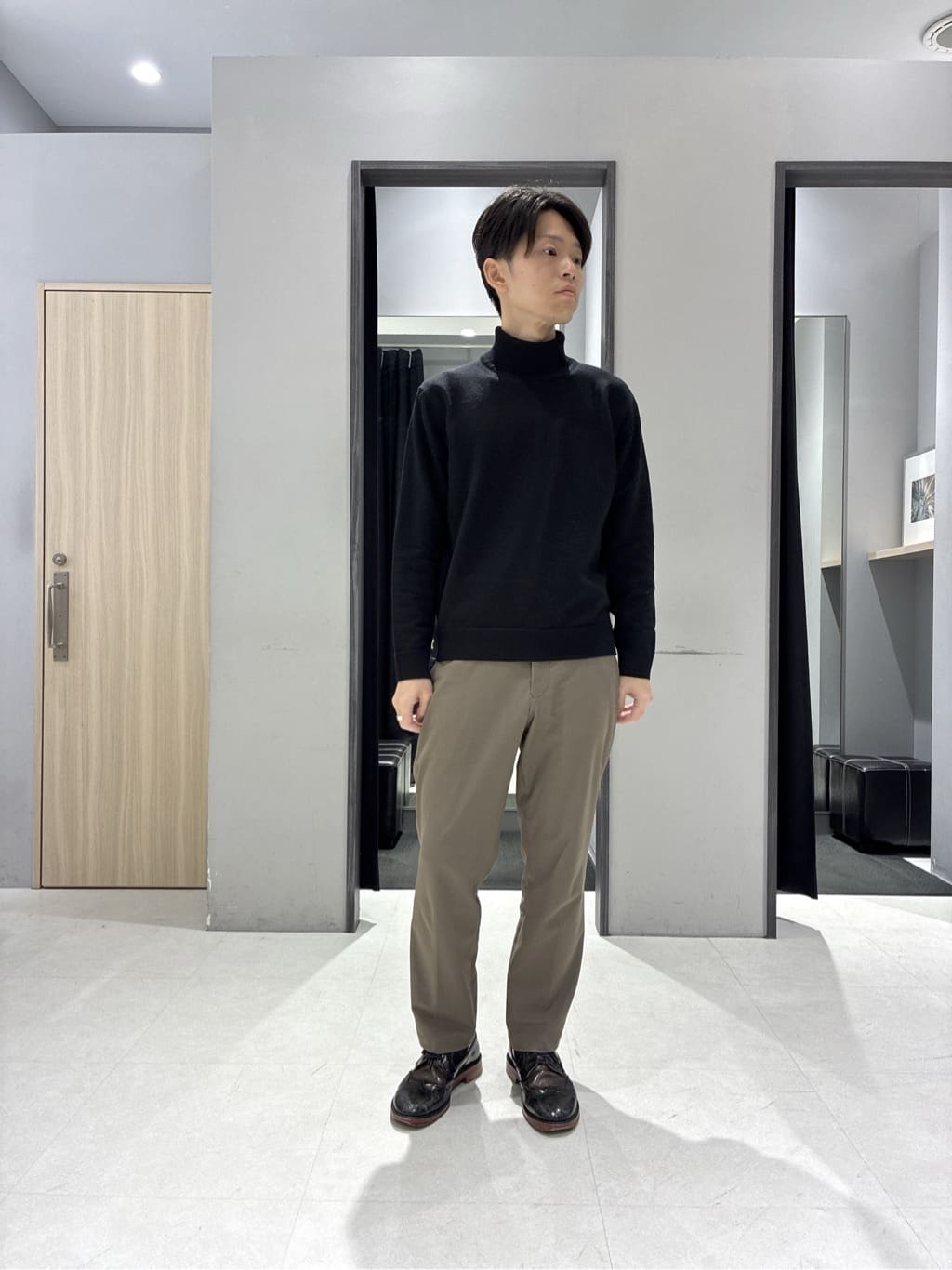 わいずみさんの「TAKEO KIKUCHI｜アンチピリング タートルネック ニット」を使ったコーディネート