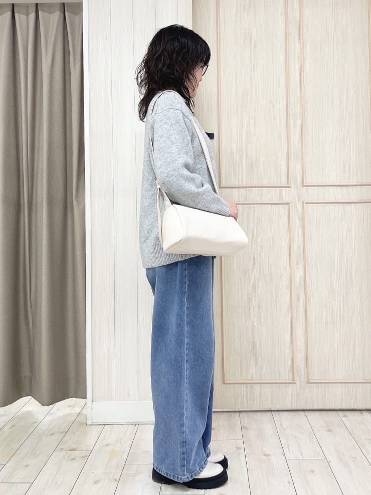 kaneさんの「SHOO･LA･RUE｜【洗濯機可】お気に入りカラーを身にまとって　ふんわりゆるニット」を使ったコーディネート