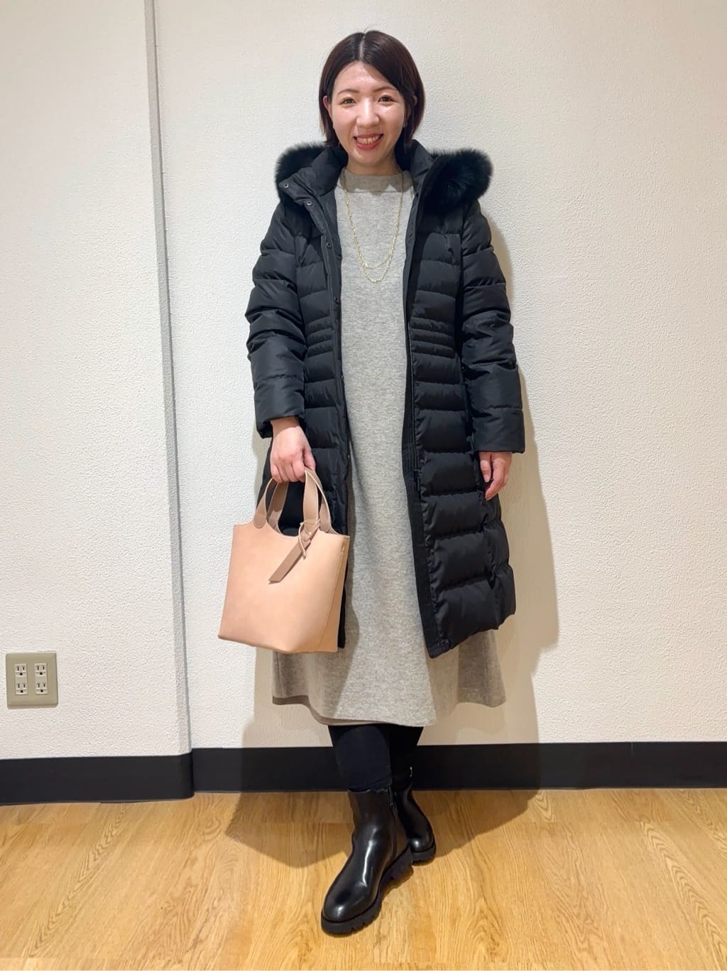 MIKIKOさんの「UNTITLED｜【ロング丈/ゆったりシルエット】テントライン ニットワンピース」を使ったコーディネート
