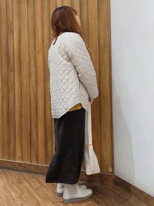 はっぴーさんの「SHOO･LA･RUE｜【洗濯機可】お気に入りカラーを身にまとって　ふんわりゆるニット」を使ったコーディネート