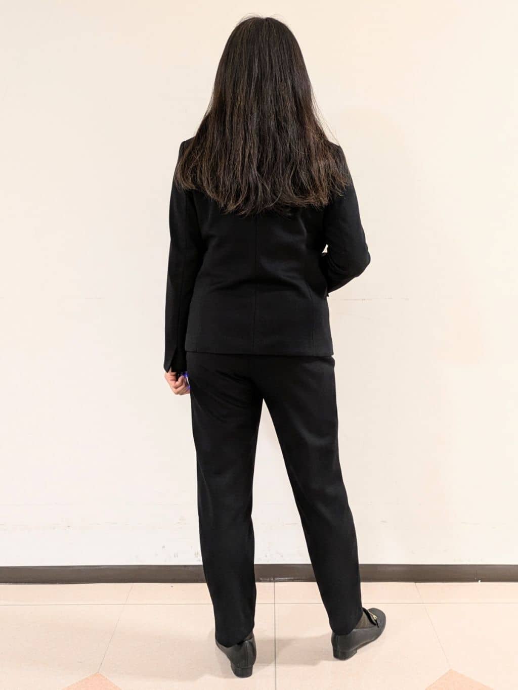 ともさんの「UNTITLED｜【洗えるスーツ／ストレッチ】ウール混ジャージ テーパードパンツ」を使ったコーディネート