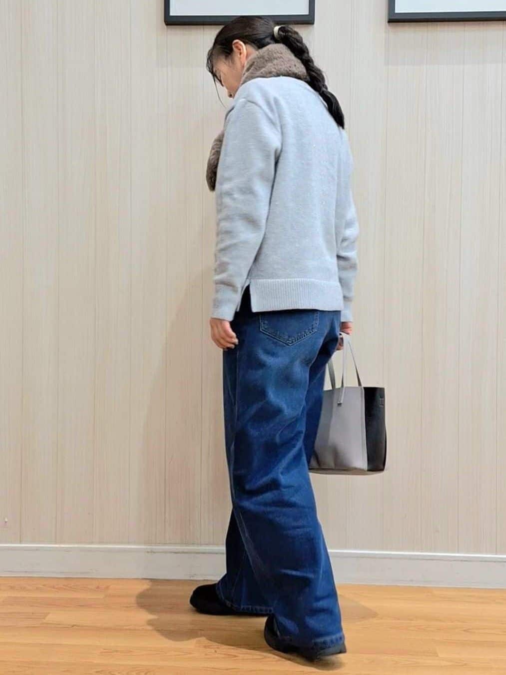 Saoさんの「SHOO･LA･RUE｜【S-LL】脚のラインを拾いにくい デニムワイドパンツ」を使ったコーディネート
