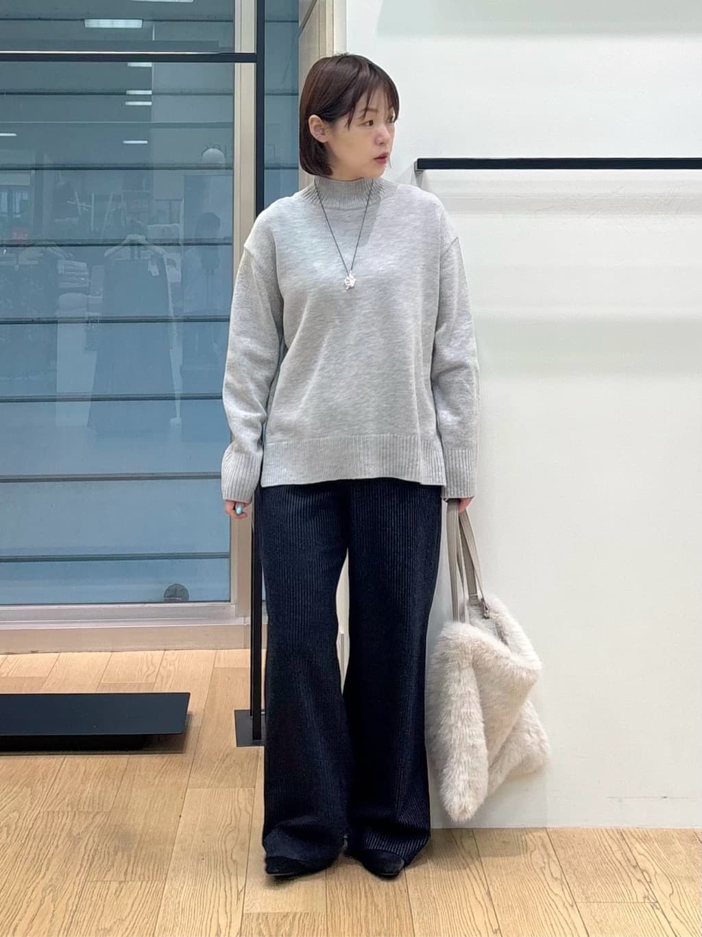 asamiさんの「INDIVI｜【カシミヤ混】ミドルゲージ ハイネックニット」を使ったコーディネート