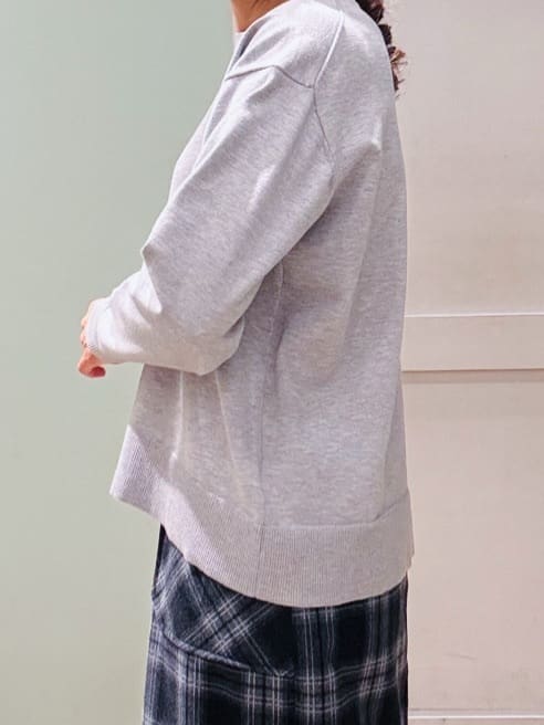 Komi☆さんの「grove｜【SETUP可能】冬から春まで心地よく　タック編みオーバーサイズニット」を使ったコーディネート