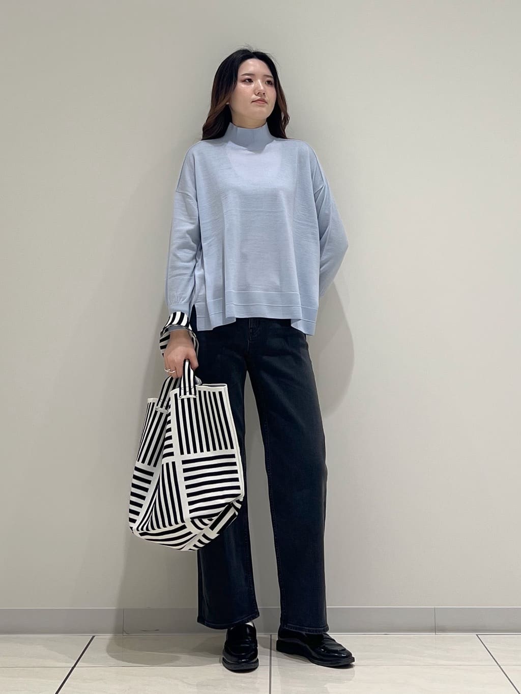T.Kさんの「INDIVI｜【洗える／毛玉になりにくい】エクストラファインウール ハイネックニット」を使ったコーディネート