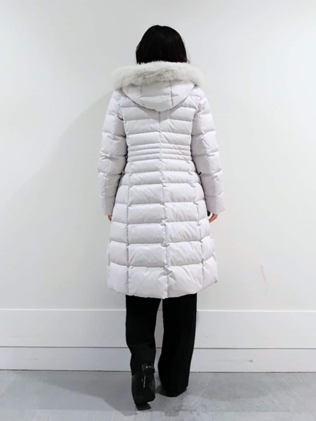 ミズタさんの「UNTITLED｜【はっ水機能/フード取り外し可/防寒】ロングダウンコート」を使ったコーディネート