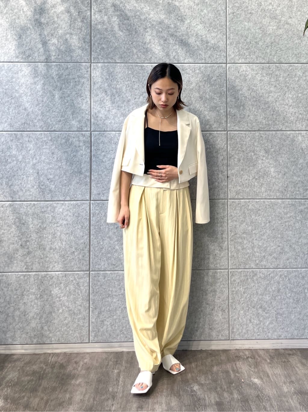 Harukaさんの「INDIVI｜クロップドジャケット」を使ったコーディネート