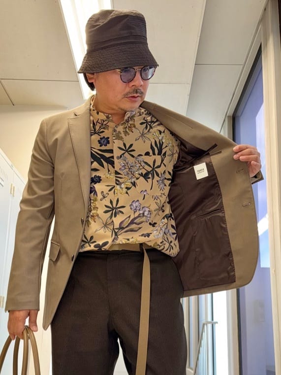 MAKOTO AIさんの「TAKEO KIKUCHI｜マイクロファイバートートM」を使ったコーディネート