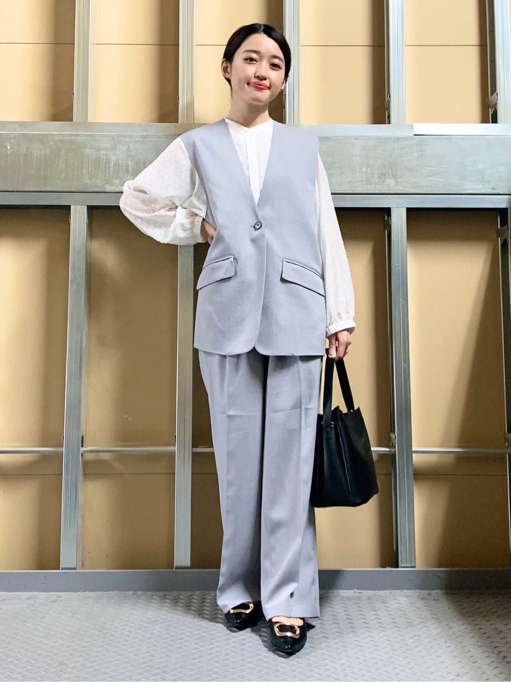 sahoさんの「THE SHOP TK｜【通勤にもカジュアルにも】CAVIAN ジレ/セットアップ可」を使ったコーディネート