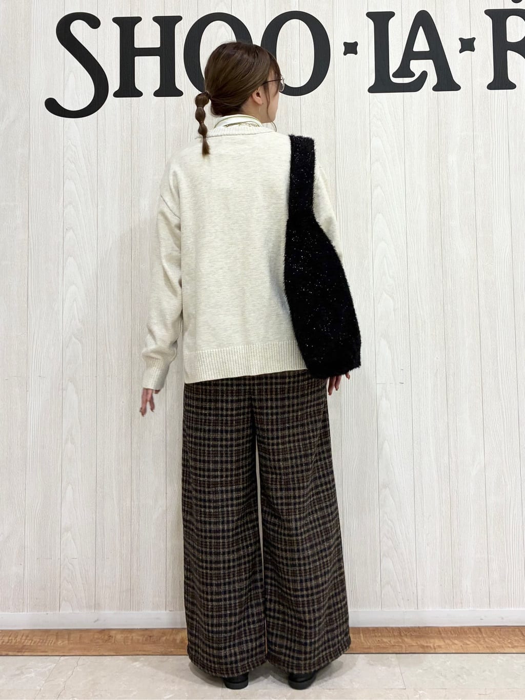 shiiさんの「SHOO･LA･RUE｜【S-LL/吸湿発熱】なめらかとろみ インナータートル」を使ったコーディネート
