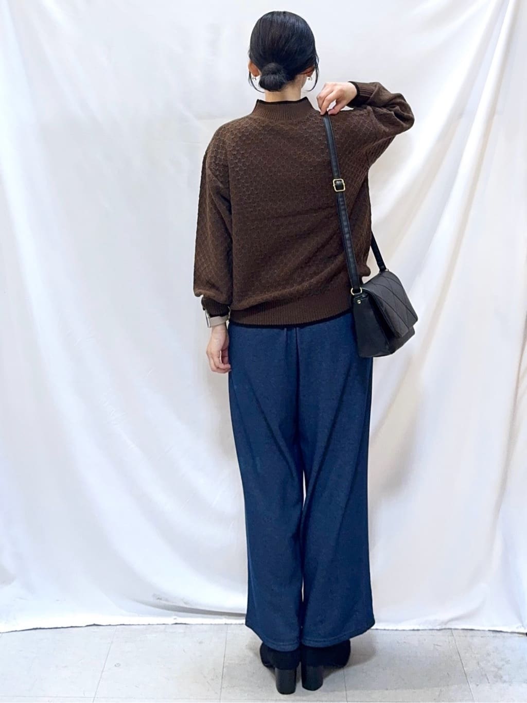 𝐇𝐢𝐫𝐨𝐦𝐢さんの「SHOO･LA･RUE｜【高レビュー】デニム見え 裏起毛ワイドパンツ」を使ったコーディネート