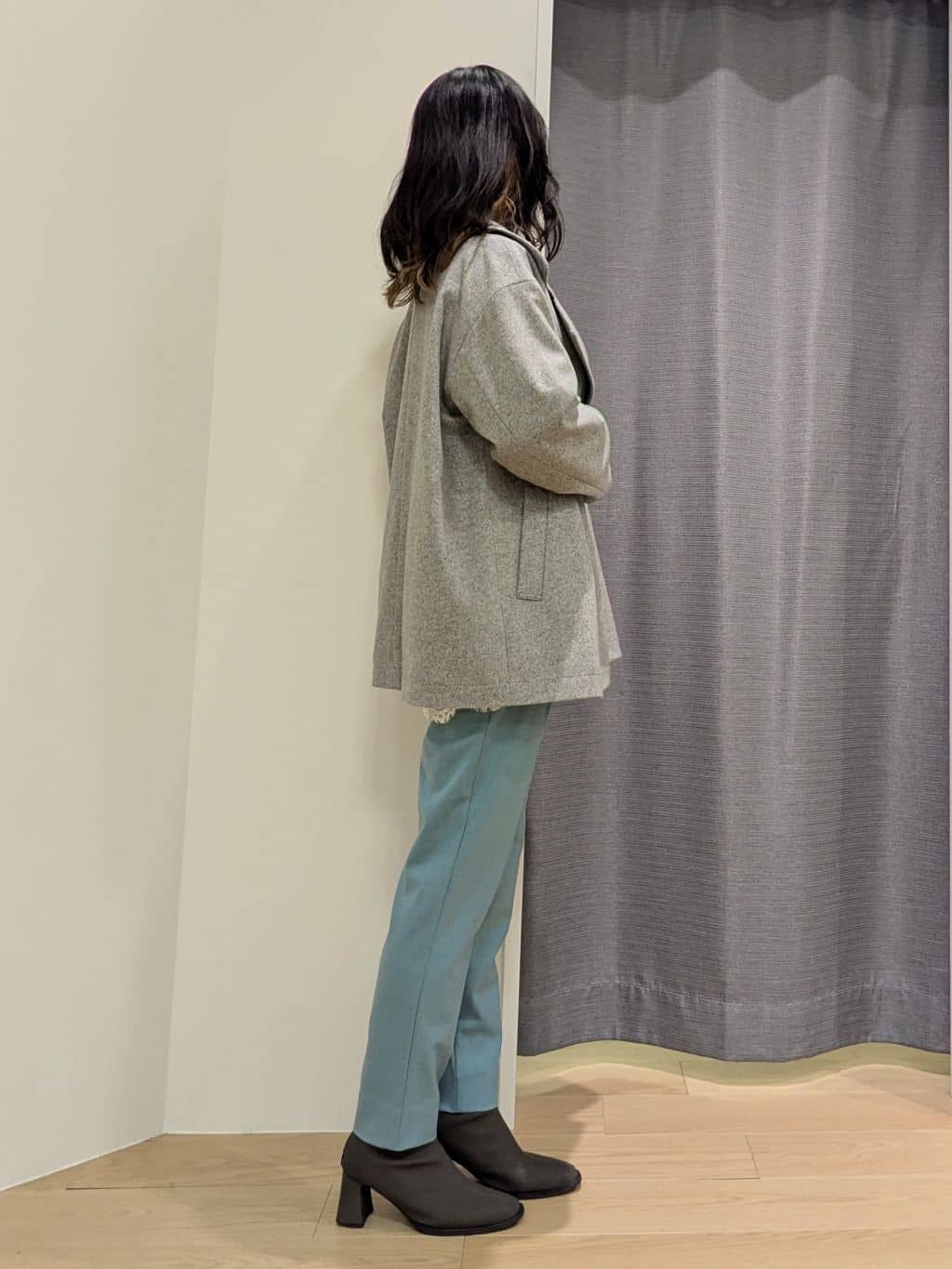 miiさんの「INDIVI｜【洗える／チュニック丈／カシミヤ混】スリットデザインVネックニット」を使ったコーディネート