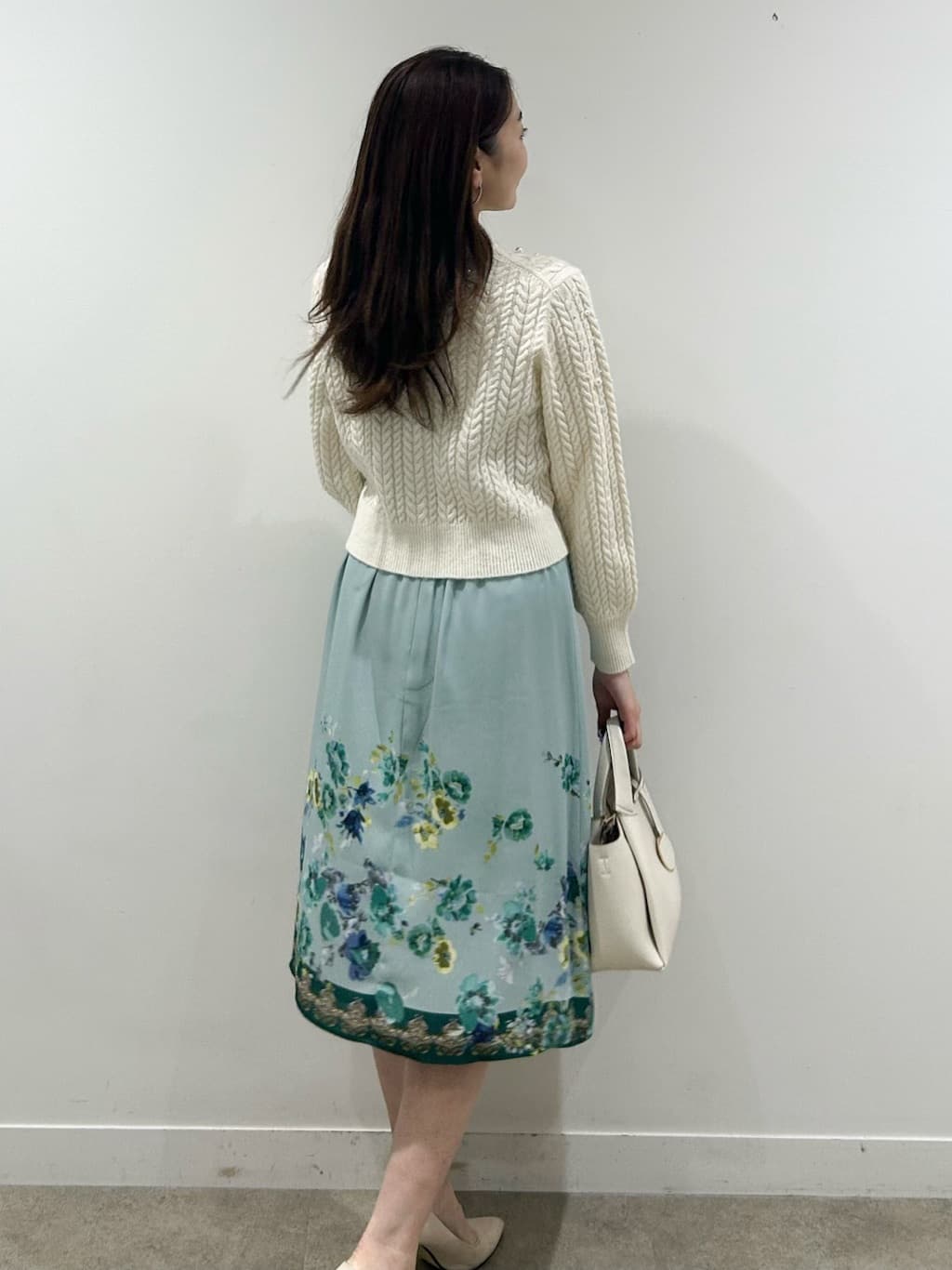 hayaseさんの「SunaUna｜【COLLECTION LINE】パール調カーデ」を使ったコーディネート