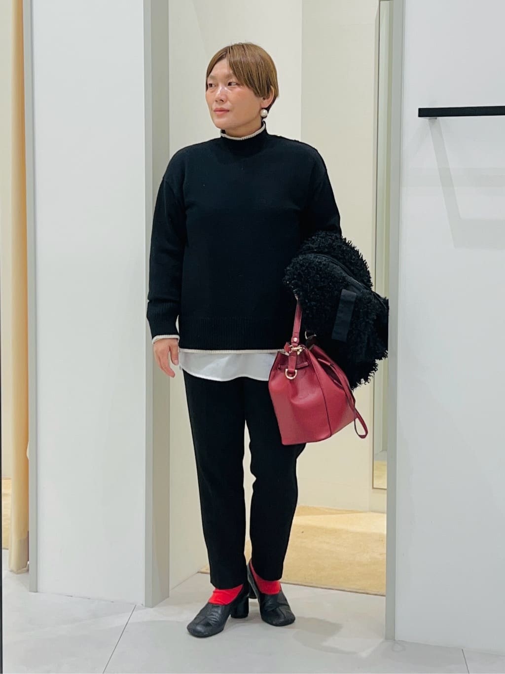 タナさんの「THE SHOP TK｜プラスするだけでこなれ見え ボアベスト」を使ったコーディネート