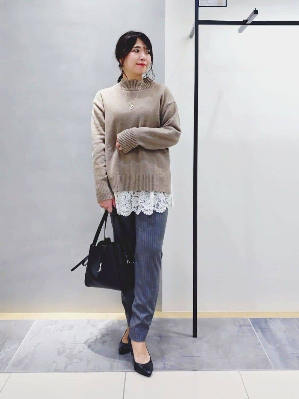 TOMOMIさんの「INDIVI｜【名品／撥水／抗菌防臭】ショート丈リサイクルダウンコート」を使ったコーディネート