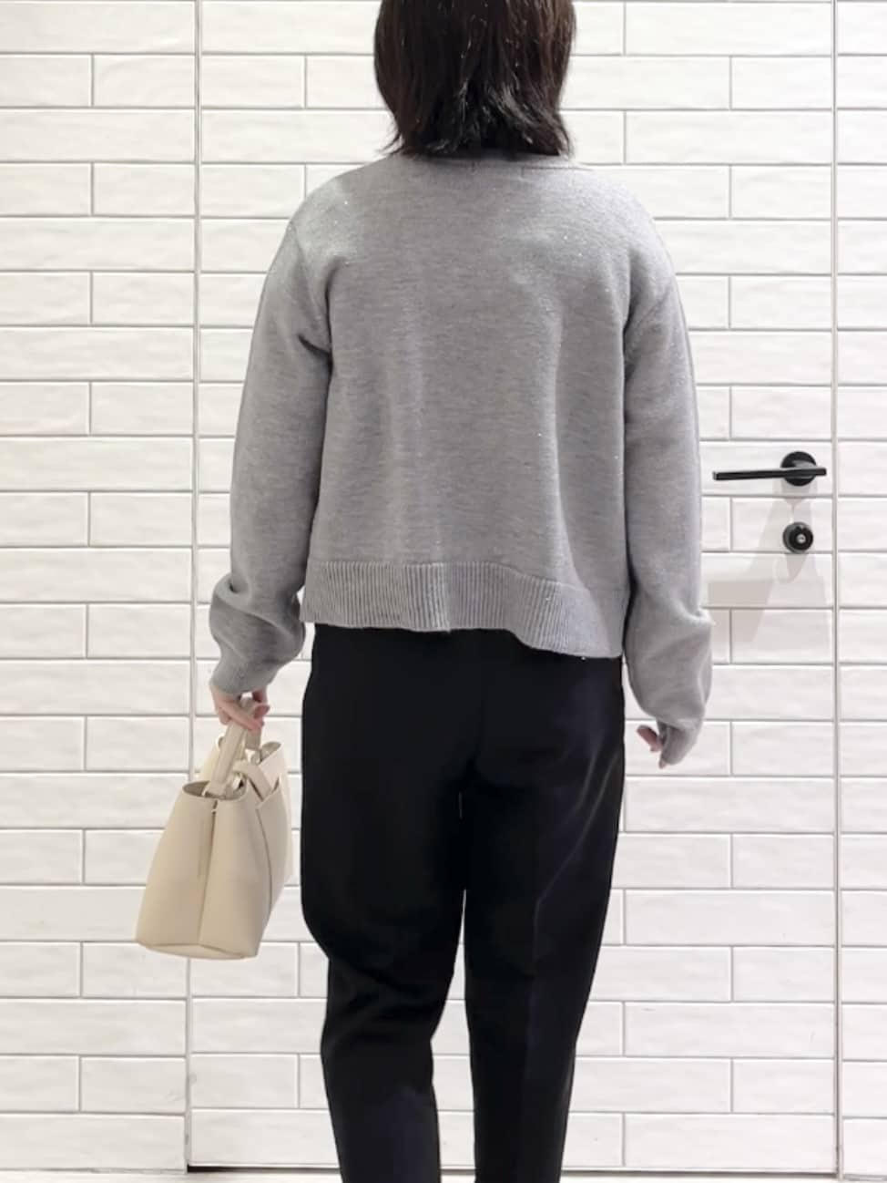 しおりさんの「OPAQUE.CLIP｜金ボタンラメニットカーディガン【洗濯機OK】」を使ったコーディネート