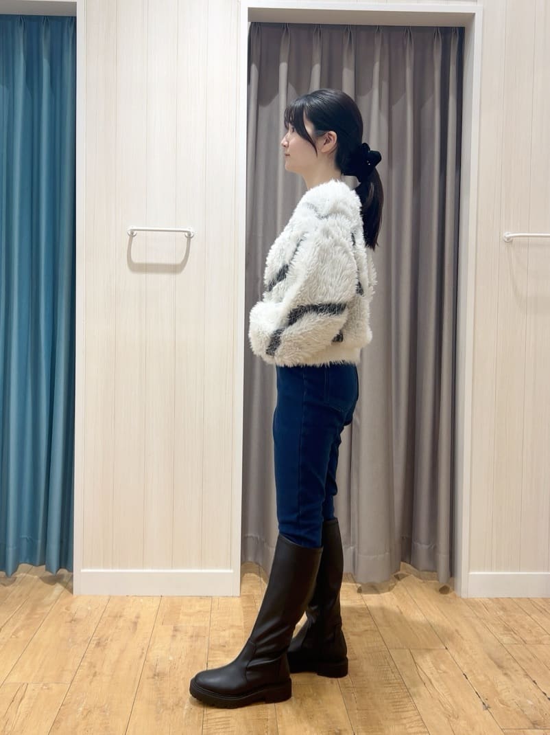 moneさんの「SHOO･LA･RUE｜【あったか/洗濯機可/S-LL】裏シャギーデニム風レギンス」を使ったコーディネート