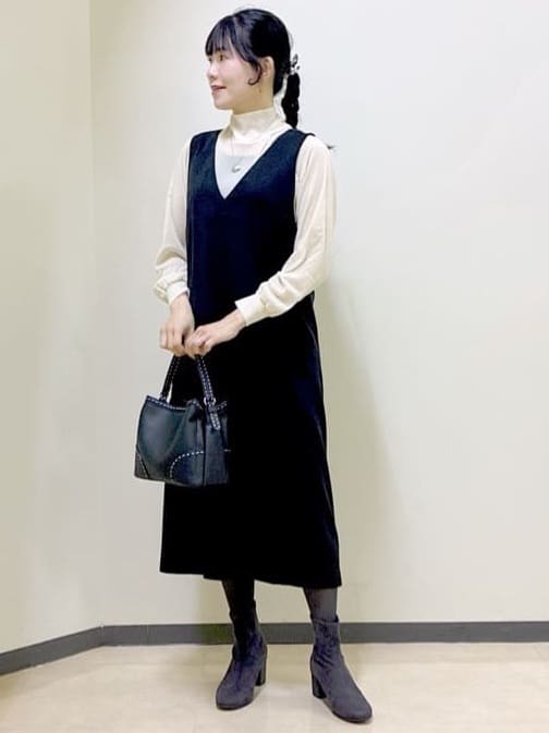  beni_gingerさんの「Reflect｜【すっきりシルエット】スエードライクジャンパースカ―ト」を使ったコーディネート