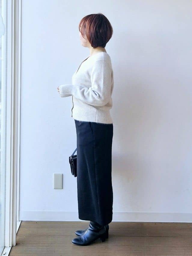 やじまさんの「UNTITLED｜【ふわふわニット/前後2WAY】フォックスカシミヤカーディガン」を使ったコーディネート
