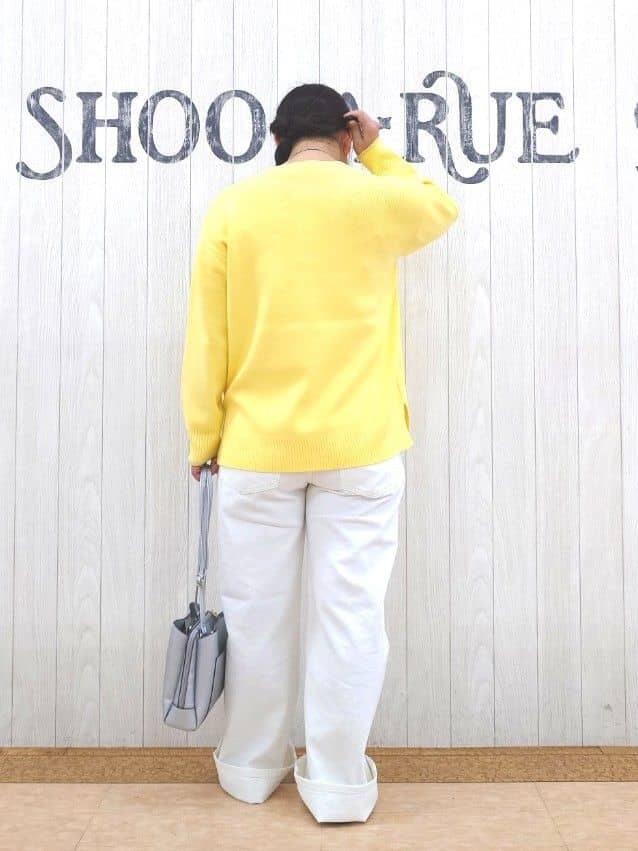とろろさんの「SHOO･LA･RUE｜【洗濯機可/セットアップ可】さりげないラメ使いで差をつける クルーネックニット」を使ったコーディネート
