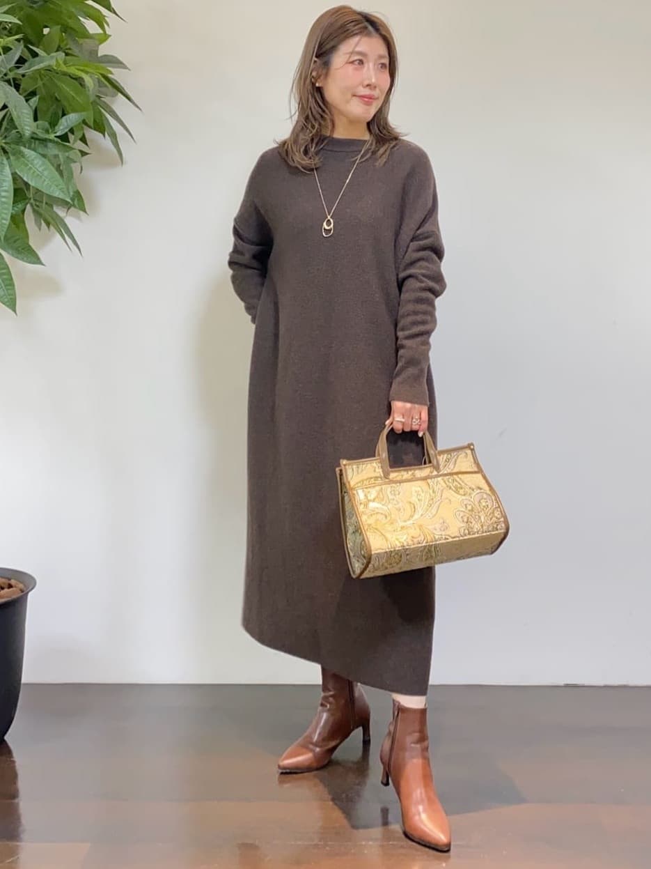 tomoさんの「UNTITLED｜【ロング丈/ゆったりシルエット】テントライン ニットワンピース」を使ったコーディネート