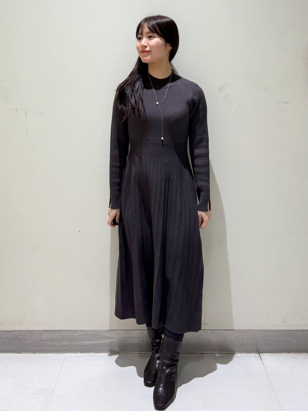 きみさんの「OPAQUE.CLIP｜ラメフェザープルオーバーセット ニットワンピース【洗濯機OK】《XS～LL》」を使ったコーディネート