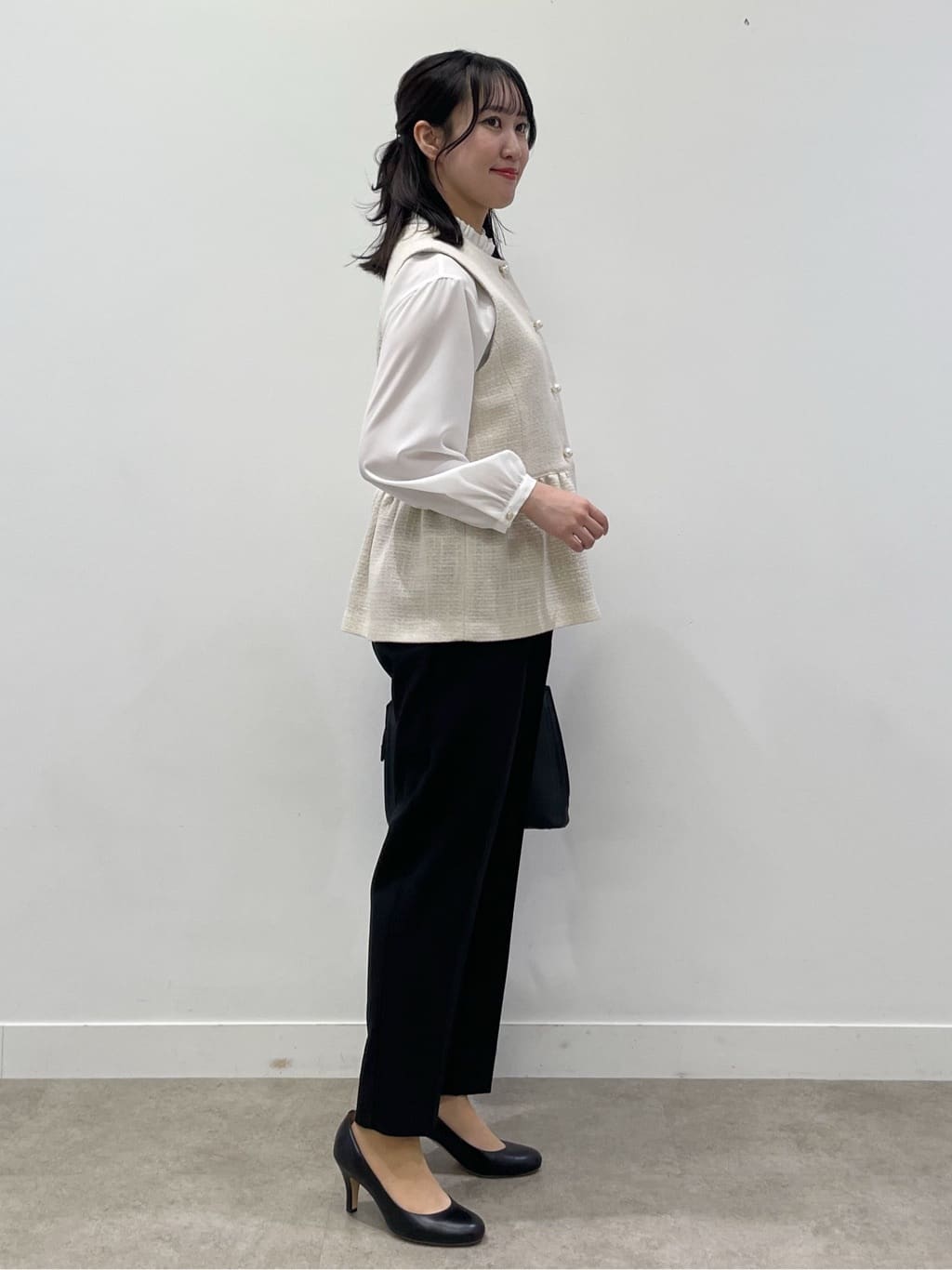 yukariさんの「Dessin｜【入卒/セレモニー】パール調ボタンベスト」を使ったコーディネート