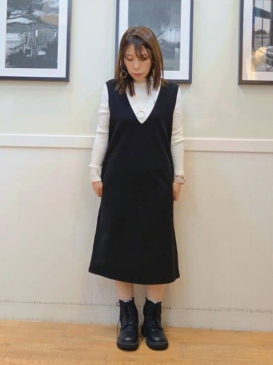 nao.さんの「SHOO･LA･RUE｜【2点セット/洗濯機可】時短でコーデが決まる ジャンドレ+リブインナー」を使ったコーディネート