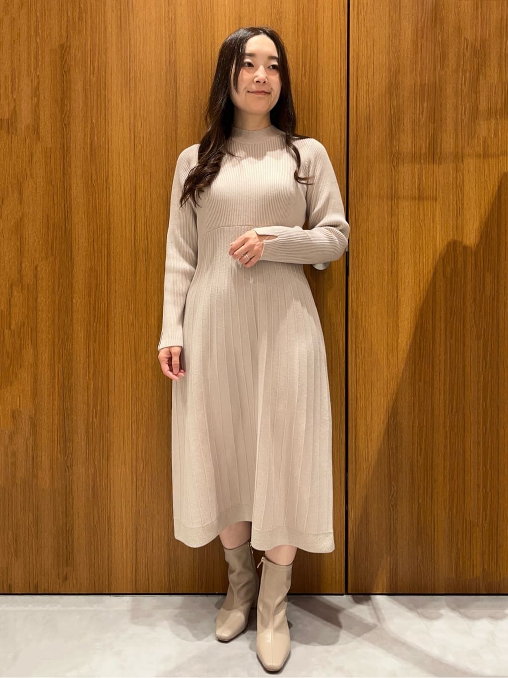 アスカさんの「index｜ラメフェザープルオーバーセット ニットワンピース【洗濯機OK】《XS～LL》」を使ったコーディネート