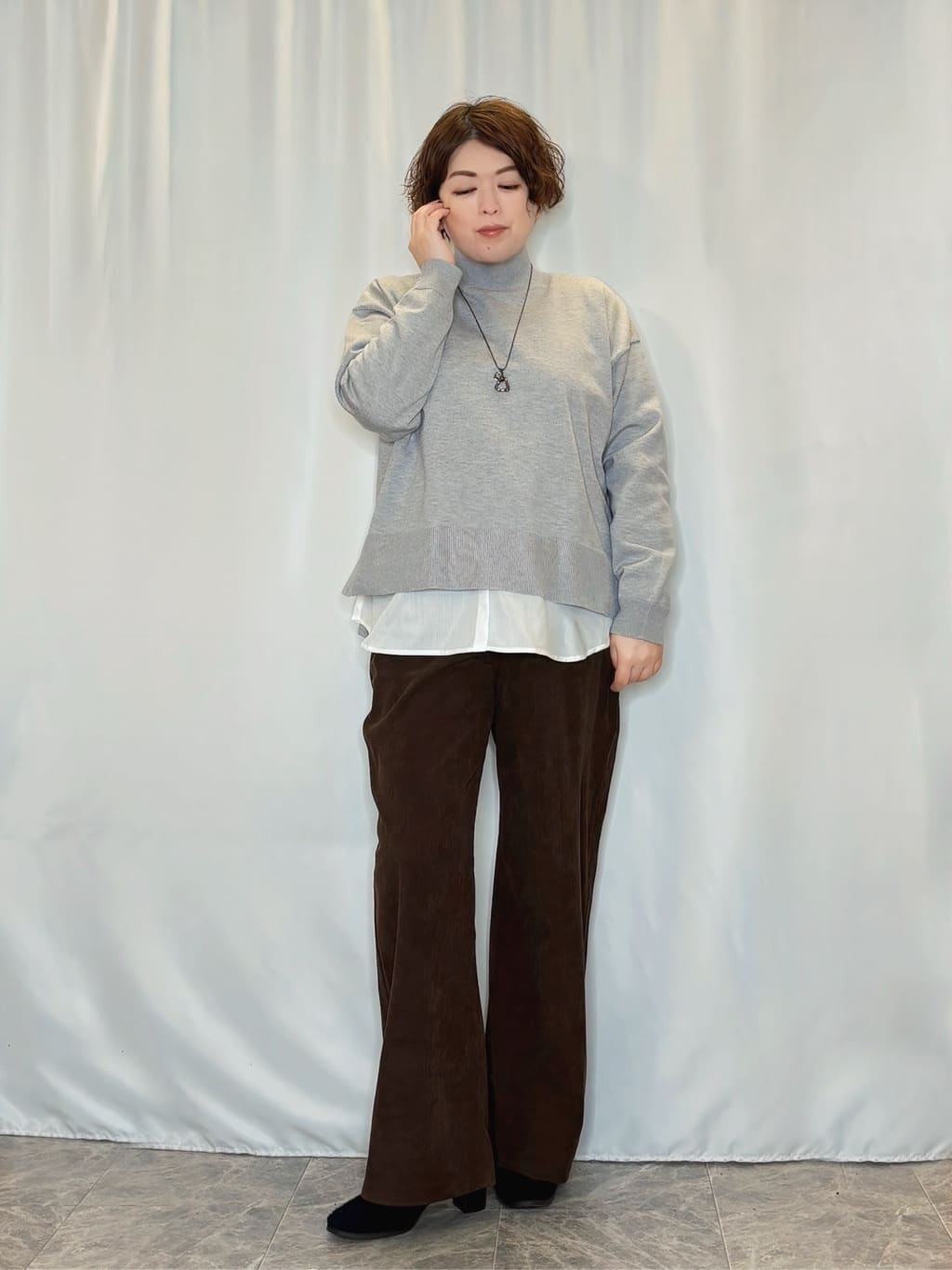 たみさんの「SHOO･LA･RUE｜【2点セット/洗濯機可/S-LL】着回しがきく もちもちハイネックニット+裾シャツインナー」を使ったコーディネート