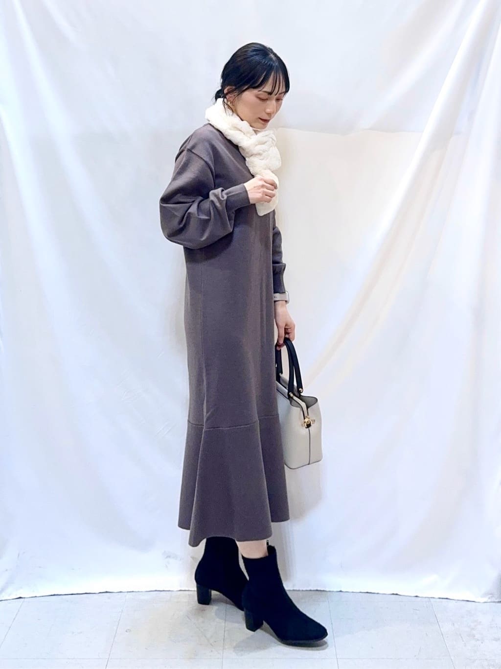 𝐇𝐢𝐫𝐨𝐦𝐢さんの「SHOO･LA･RUE｜【撥水/洗える】ショートフーディーダウン」を使ったコーディネート