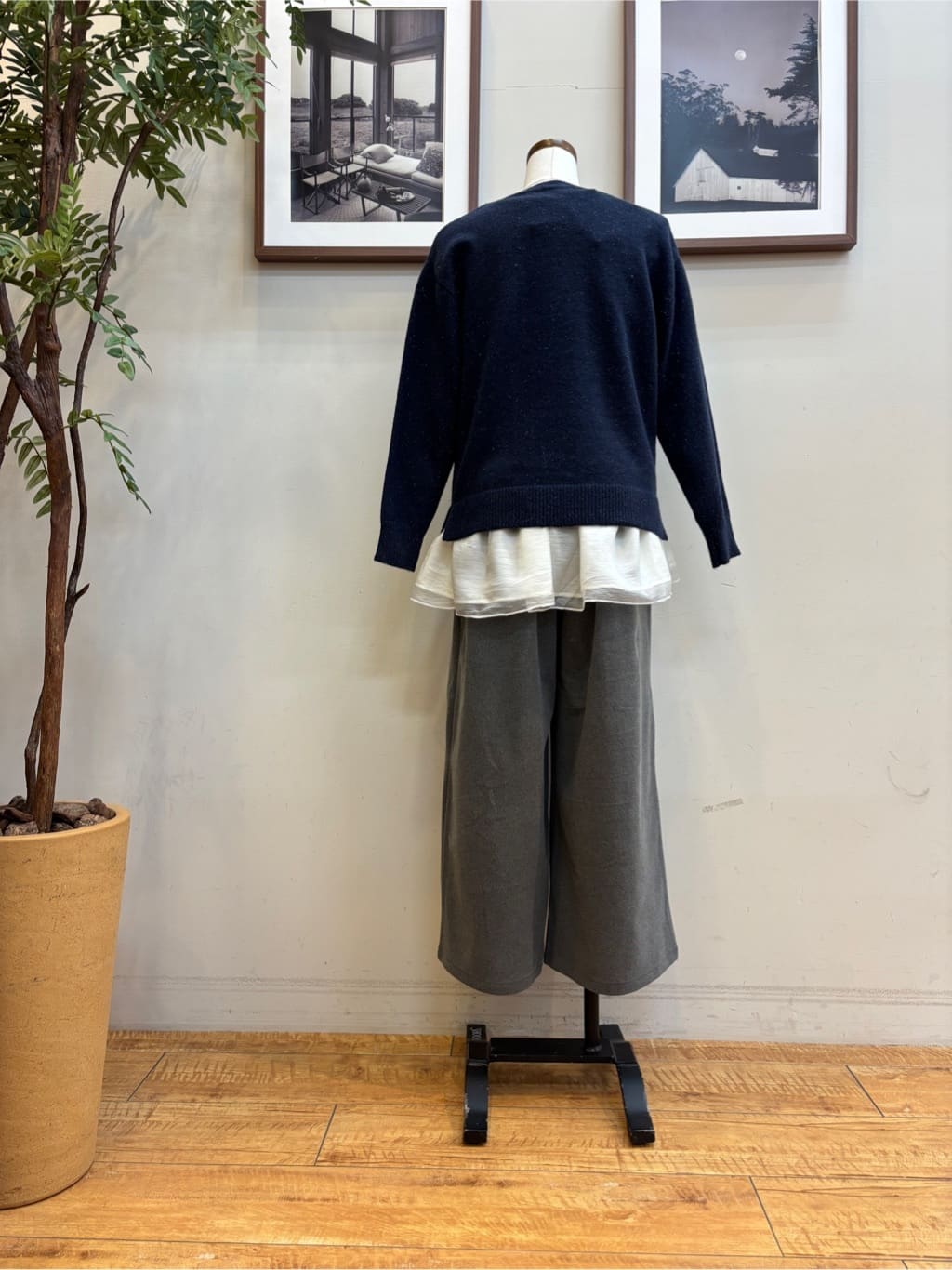 maiさんの「SHOO･LA･RUE｜【S-LL/洗濯機可】さりげないラメが上品　クルーネックニット」を使ったコーディネート