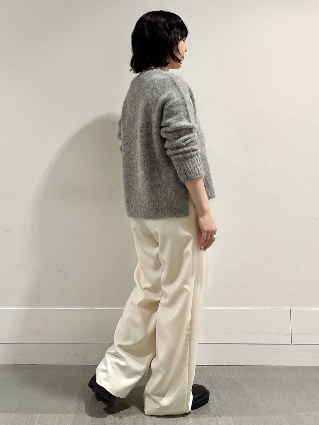 モエカさんの「UNTITLED｜【ゆったり】アルパカ混シャギーニット」を使ったコーディネート