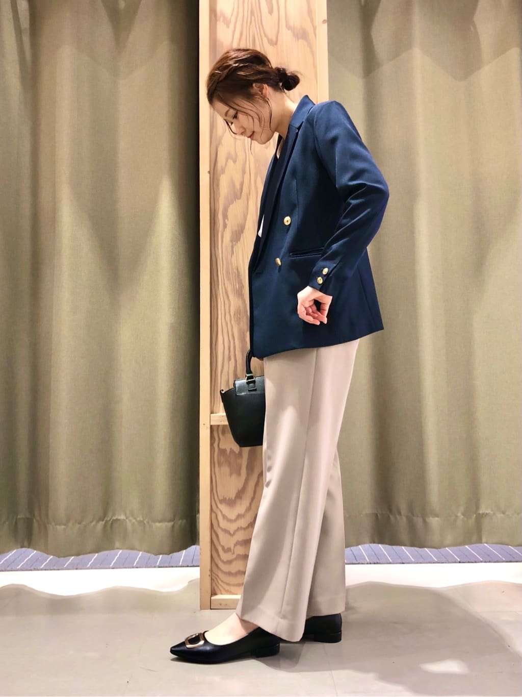 ころさんの「THE SHOP TK｜【通勤にもデイリーにも】CAVIAN 金ボタンダブルブレストジャケット」を使ったコーディネート
