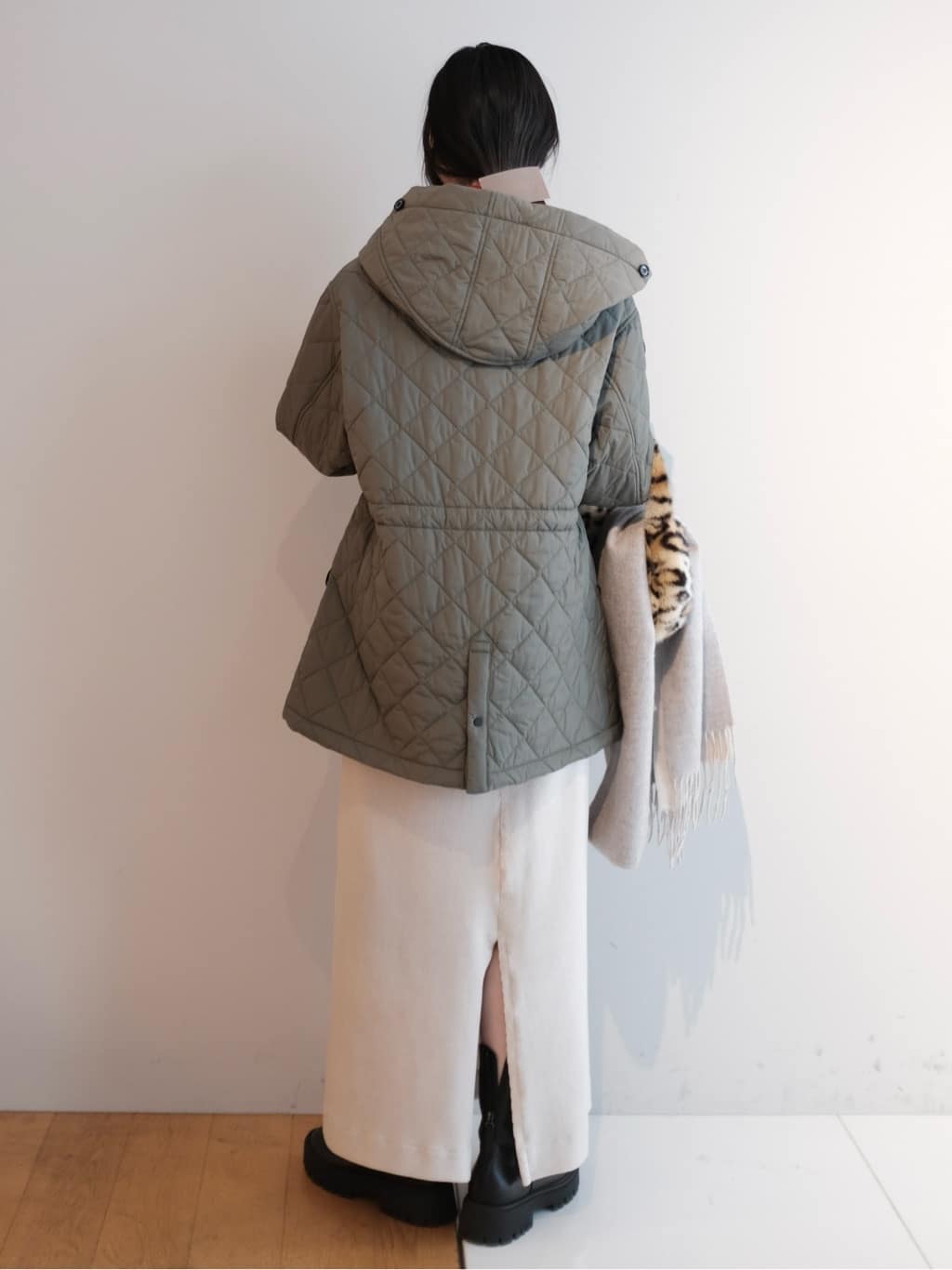 Kishimotoさんの「DRESSTERIOR｜コーデュロイジャージタイトスカート」を使ったコーディネート
