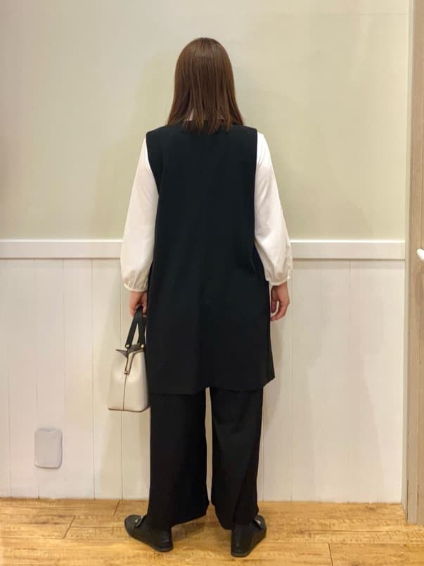 FUJIさんの「SHOO･LA･RUE｜【洗濯機可/セットアップ可/S-3L】きちんと楽に。カットジョーゼット ロングジレ」を使ったコーディネート