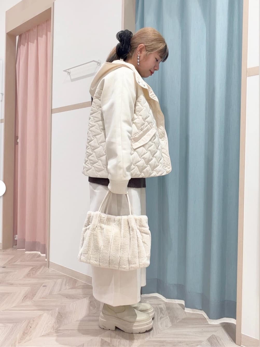まちゃんなちゃんさんの「SHOO･LA･RUE｜【S-LL】異素材使いが目を惹く キルトフードブルゾン」を使ったコーディネート