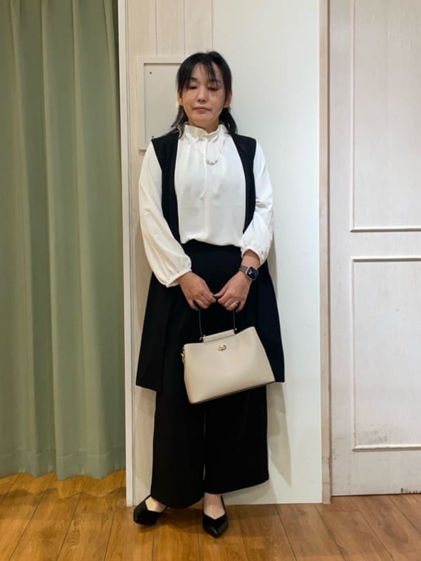 ke-yさんの「SHOO･LA･RUE｜【洗濯機可/セットアップ可/S-3L】きちんと楽に。カットジョーゼット ロングジレ」を使ったコーディネート